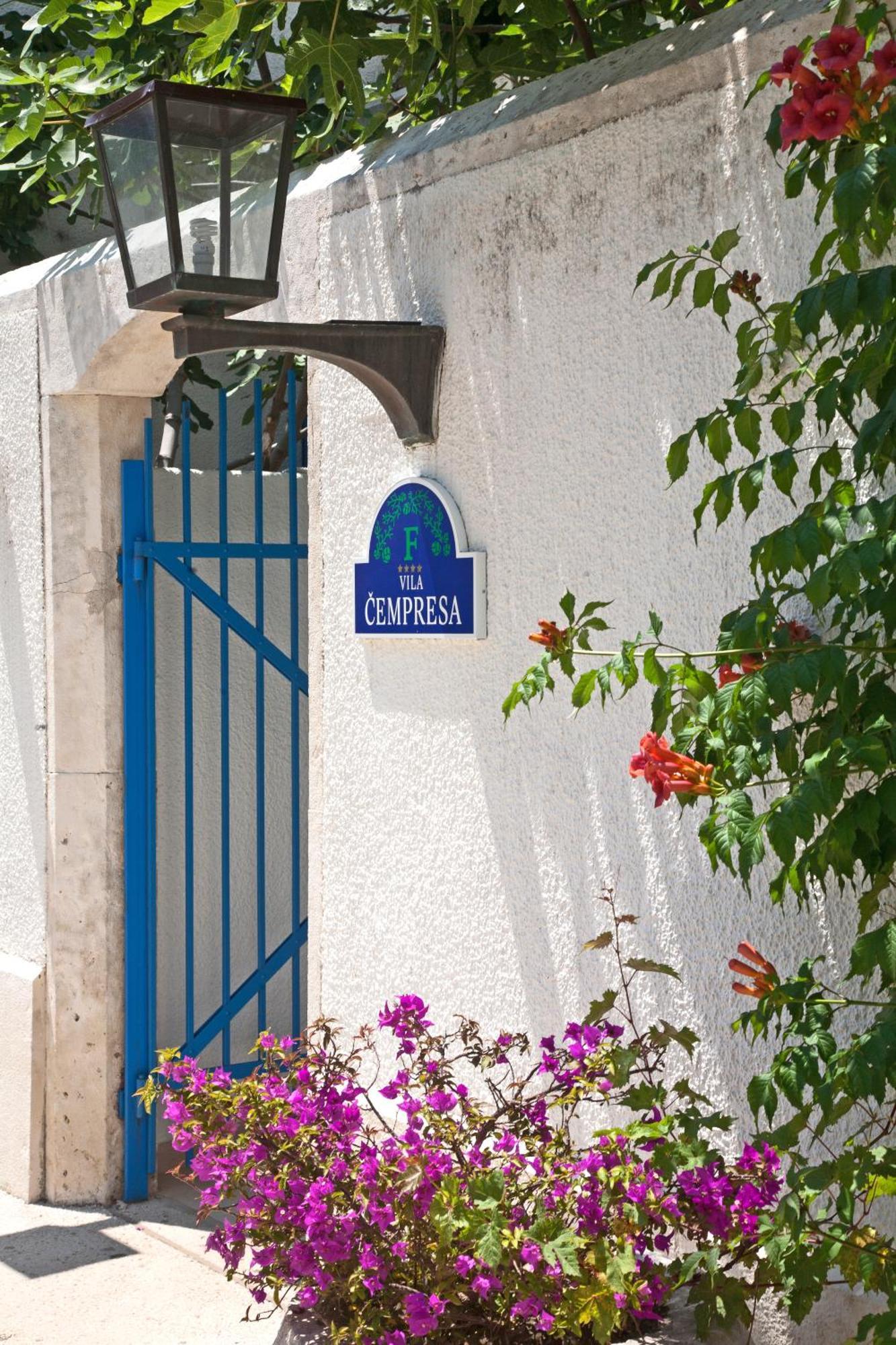 Hotel Slovenska Plaza Standard Budva Exterior photo