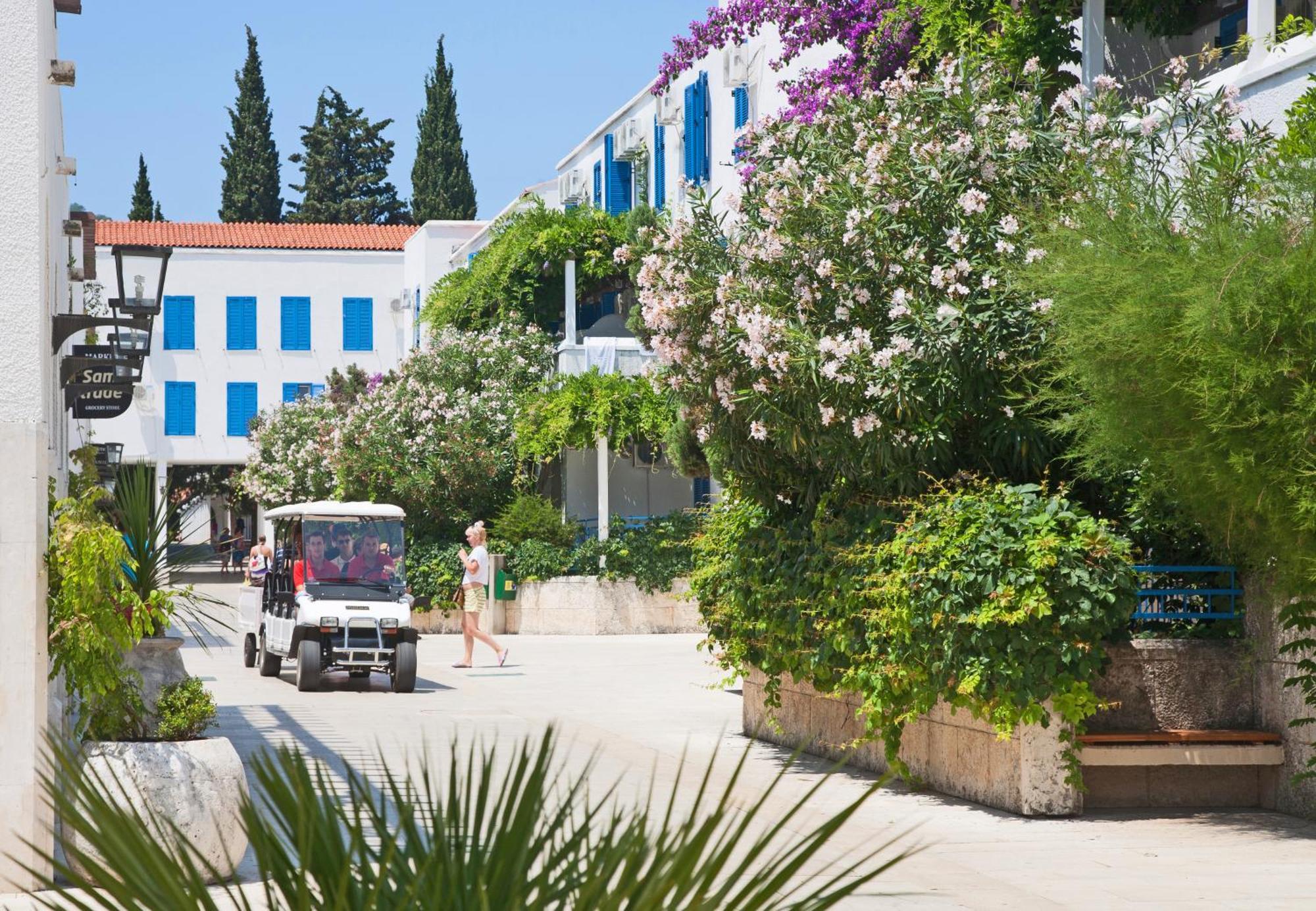 Hotel Slovenska Plaza Standard Budva Exterior photo